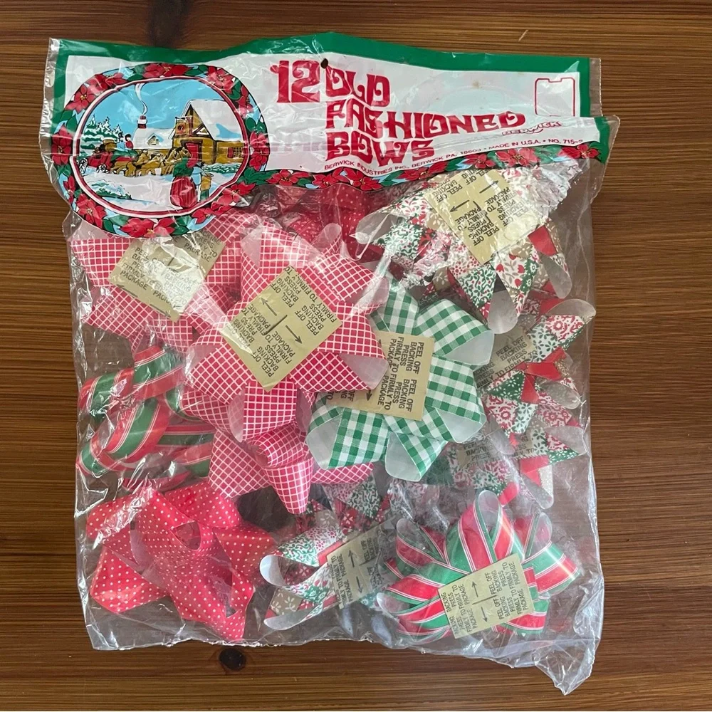 Vintage Berwick Old Fashioned Self-Stick Holiday Bows / Christmas Bows - 12 Bows - Picture 1 of 9